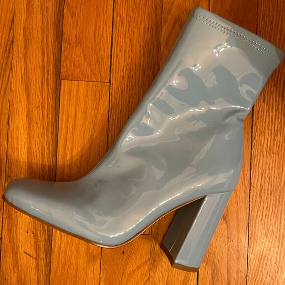 Steve Madden Lynden Powder Blue Glossy Boot - S 7 - Picture 2 of 6